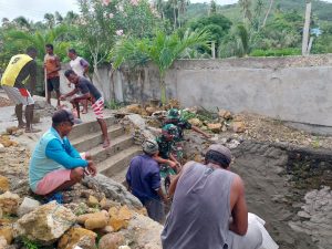 Wujud Toleransi Antar Umat Beragama, Satgas Kodim Maluku Yonarhanud 11/WBY Laksanakan Karya Bakti di Gereja Desa Tultrean
