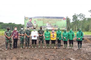 Pangdam II/Sriwijaya dan Ketua Persit PD Il/Swj Lakukan Kunjungan Agrowisata Tekno 44 di Banyuasin