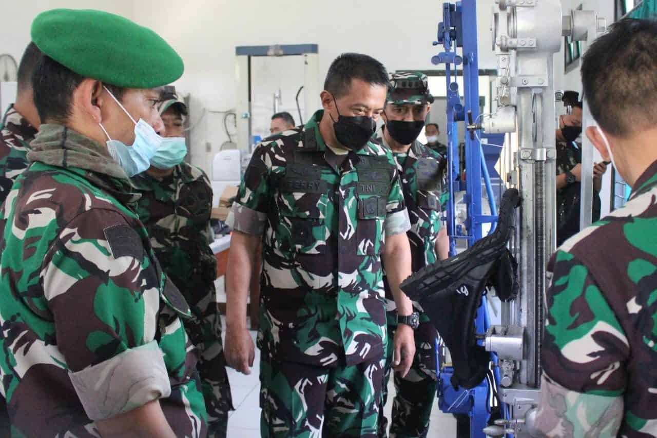 Dislitbangad Gelar Uji Coba (Sertifikasi) Sepatu Dinas Lapangan TNI Produk Dalam Negeri