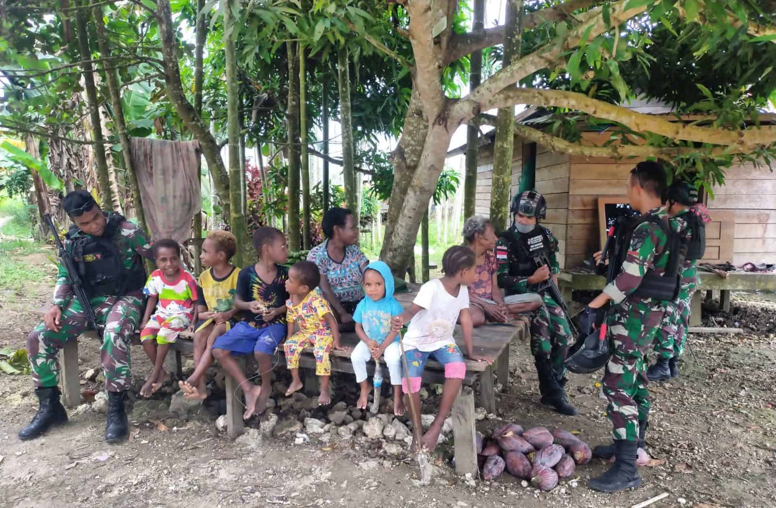 Pererat Silaturahmi Satgas Pamtas RI-PNG Yonif 711/RKS Lakukan Anjangsana ke Warga di Tapal Batas Papua