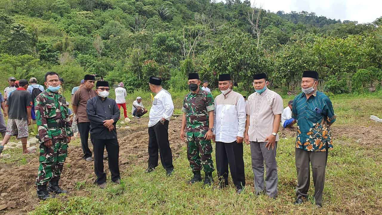 Peletakan Batu Pertama Pembangunan Ponpes Arrayyan Kecamatan Palolo