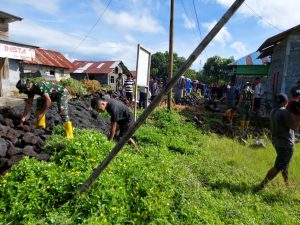 Tingkatkan Kualitas Infrastruktur, Satgas Kodim Maluku Utara Yonif RK 732/Banau Gelar Karya Bakti Bersama Masyarakat