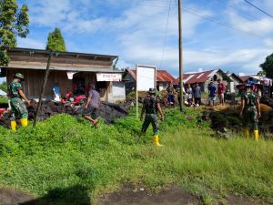 Tingkatkan Kualitas Infrastruktur, Satgas Kodim Maluku Utara Yonif RK 732/Banau Gelar Karya Bakti Bersama Masyarakat