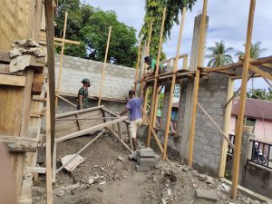 Bersama Masyarakat Desa, Satgas Kodim Maluku Utara Yonif RK 732/Banau Bantu Pembangunan Musholla