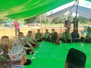 Personel Satgas Yonif 144/JY Dengan Forkopimca Hadiri Peletakan Batu Pertama Pembangunan Masjid di Perbatasan