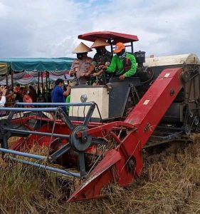Pangdam I/BB Bersama Forkopimda Sumut Serahkan Sarana Pertanian Kepada Para Petani di Kabupaten Karo