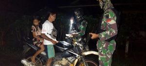 Jaga Stabilitas Keamanan, Satgas Yonif 144/JY Gelar Sweeping Malam di Perbatasan