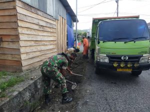 Implementasikan 8 Wajib TNI, Satgas Kodim Maluku Yonarhanud 11/WBY Laksanakan Karya Bakti Bersama Warga Binaan