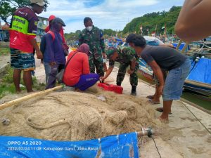 Bantuan Penghemat BBM AMR Dari Kodim 0617/Majalengka Ringankan Ongkos Melaut Nelayan Garut