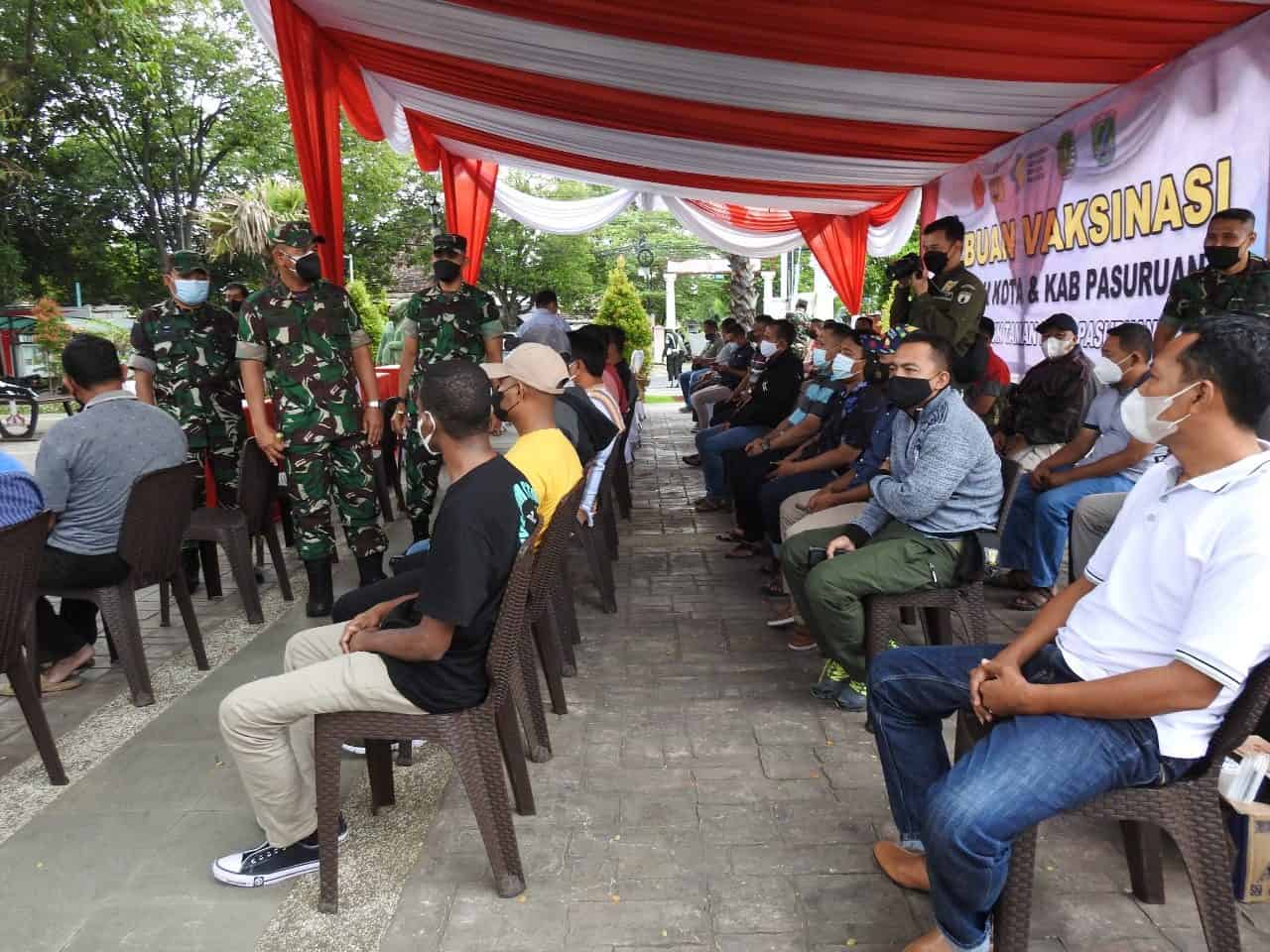 Danrem 083/Bdj Didampingi Dandim 0819 Tinjau Pelaksanaan Vaksinasi di Wilayah Pasuruan