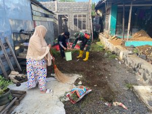 Satgas Kodim Maluku Utara Yonif RK 732/Banau Bersama Masyarakat Wujudkan Pentingya Hidup Bersih