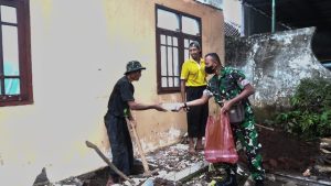 Jumat Berkah, Yonif PR 502/UY Berbagi Nasi Kotak ke Panti Asuhan dan Warga Kurang Mampu