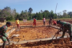 Satgas Yonif 144/JY Gotong Royong Bangun Masjid Bersama warga di Perbatasan