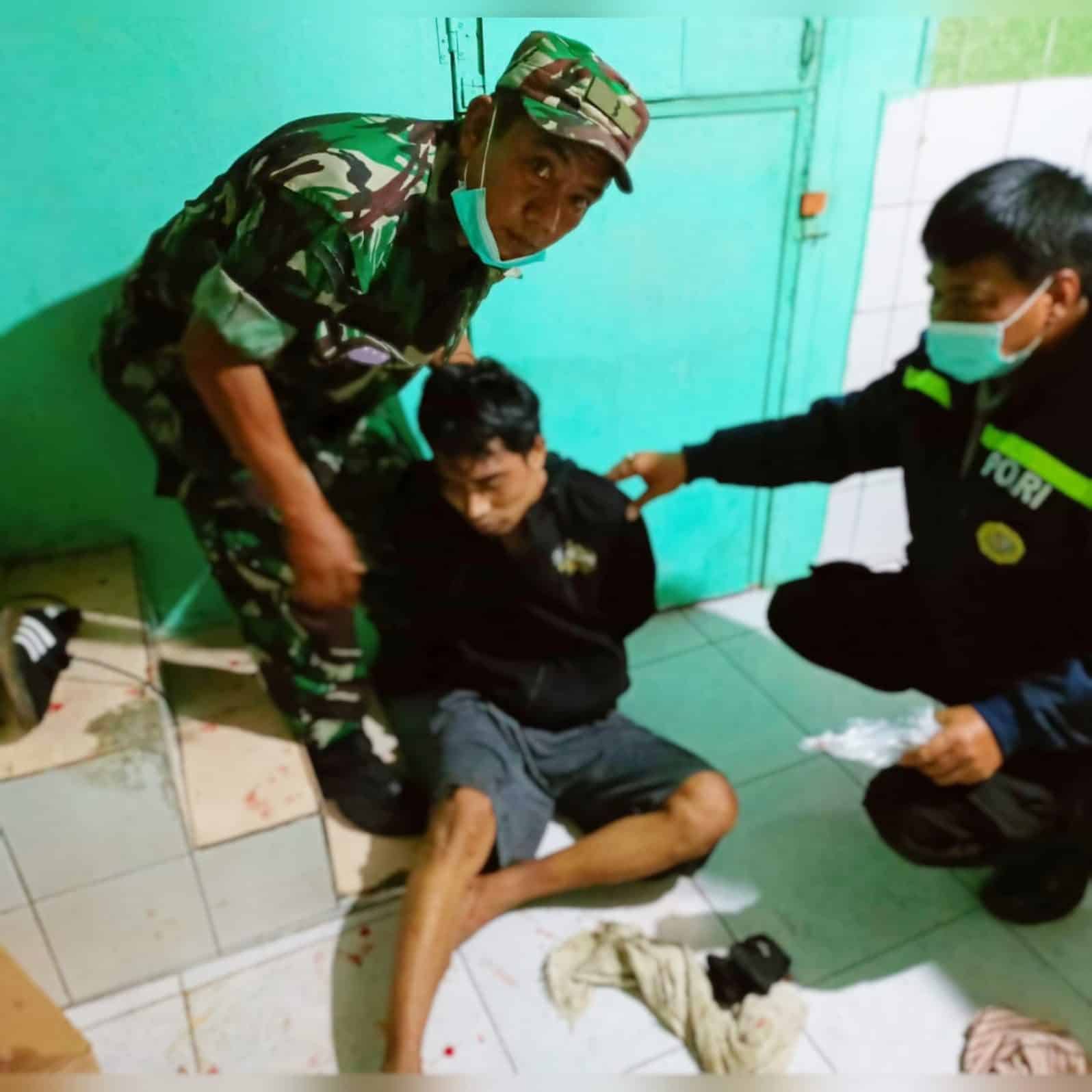 Babinsa Koramil 04/ Cengkareng Bekuk Pelaku Penusukan Senjata Tajam