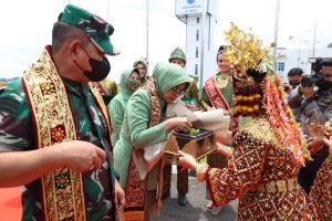 Tari Gending Sriwijaya Sambut Kedatangan Kasad di Bumi Sriwijaya