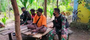 Pererat Tali Silaturahmi, Satgas Pamtas RI-PNG Yonif 711/Raksatama Anjangsana ke Rumah Warga Perbatasan