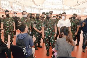 Wakasad Didampingi Kasdam Jaya/Jayakarta Tinjau Pelaksanaan Serbuan Vaksin Masyarakat