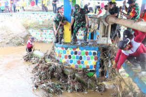 Karya Bakti Bersih Sungai Di Wilayah Kodim 0819/Pasuruan