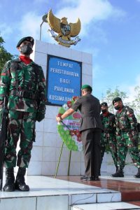 Jelang HUT ke -19 Korem 152/ Baabullah Ziarah dan Tabur Bunga di TMP Banau
