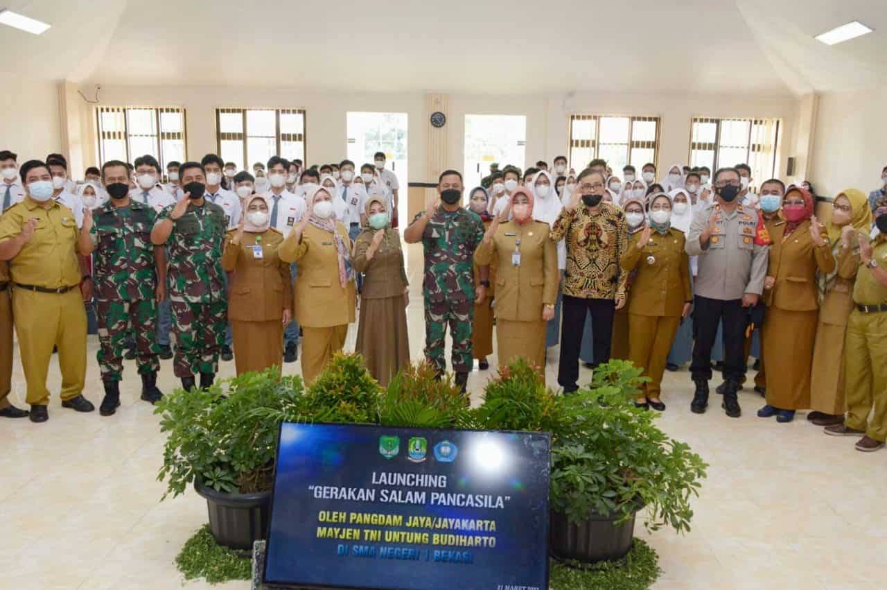 Army Goes To School, Pangdam Jaya/Jayakarta Kunjungi SMAN 1 Bekasi Perkenalkan Salam Pancasila