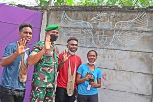 Tiga Pemuda Papua, Antusias Ikut Lomba Mural Pancasila Kodim 0733 Semarang