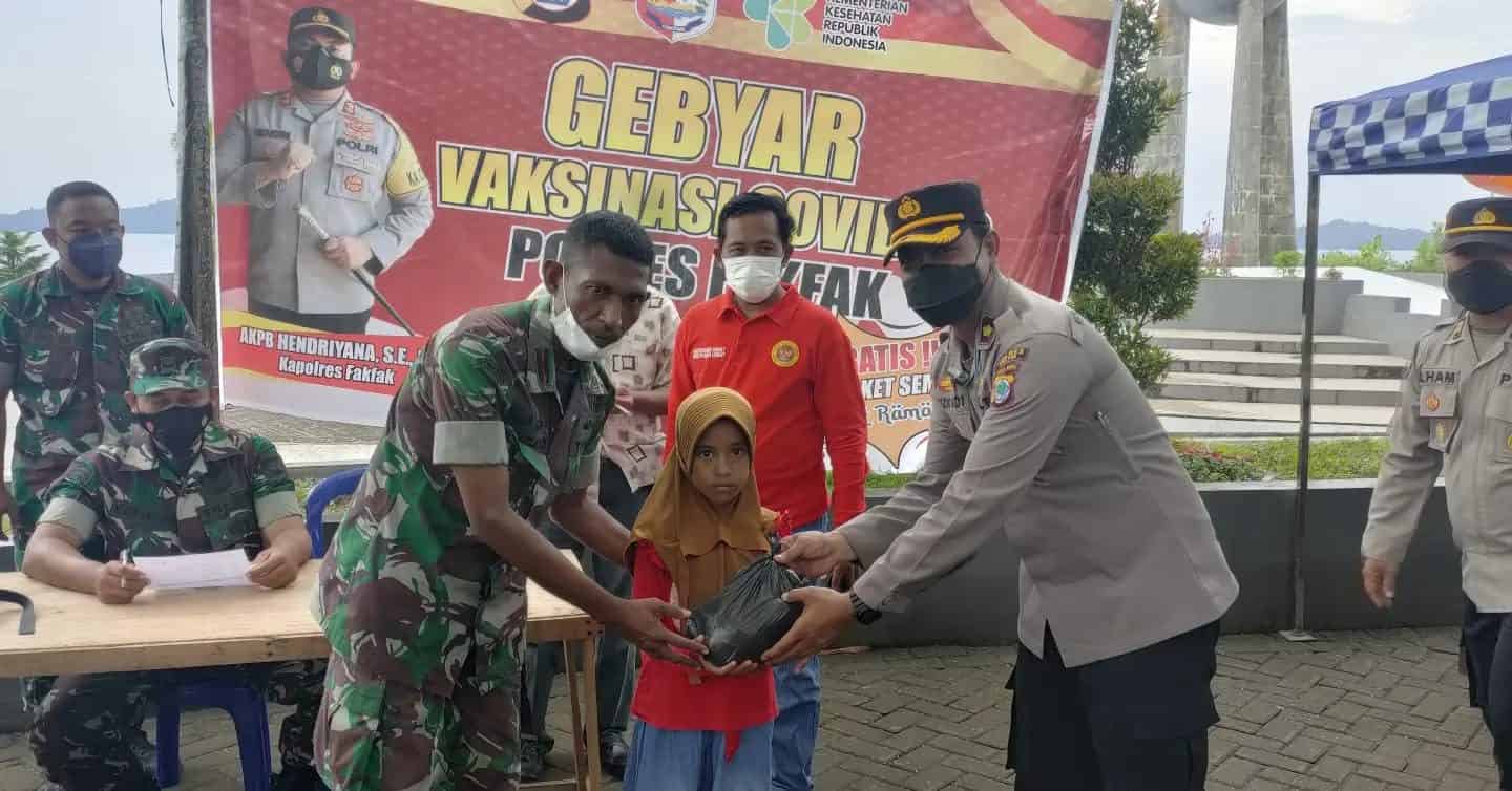 Sinergitas TNI-POLRI Bersama Forkopimda Fakfak Dukung Percepatan Vaksinasi Bagi Masyarakat