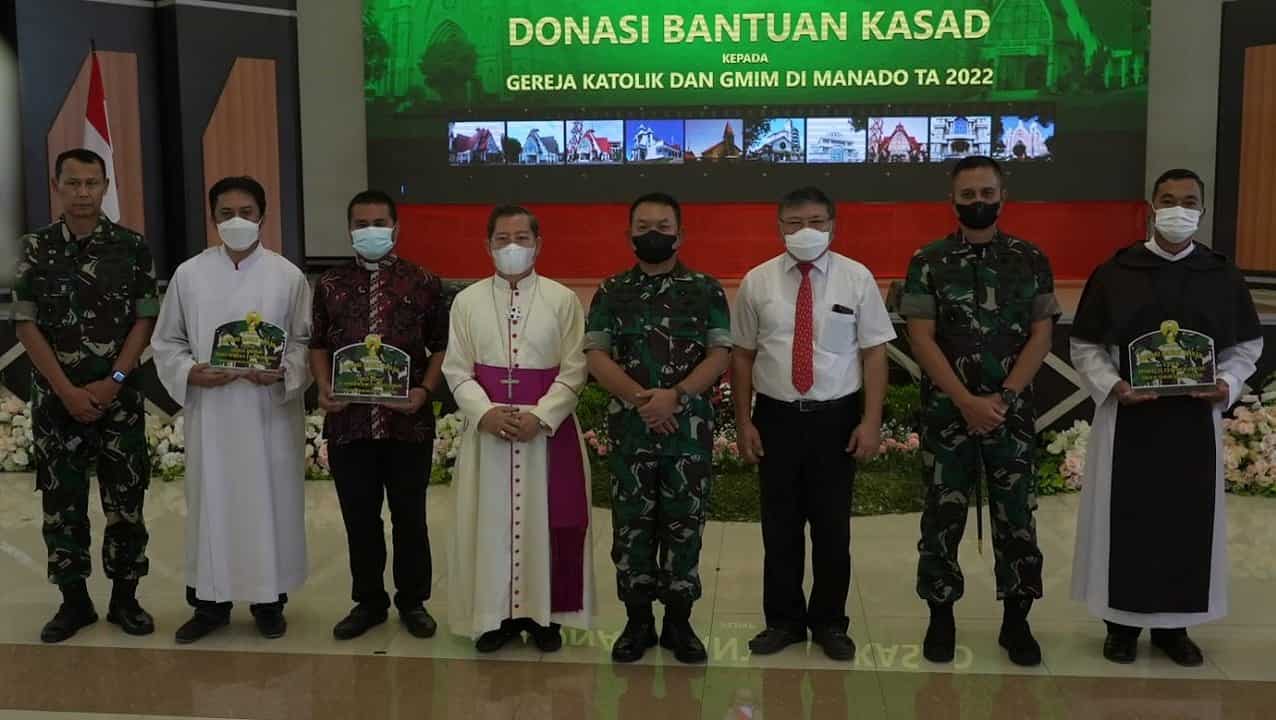 Kasad Beri Donasi Bantuan Gereja GMIM dan Katolik di Manado 