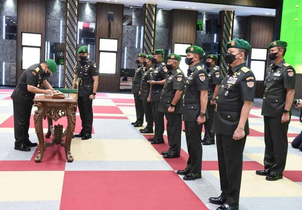 Kasad Pimpin Serah Terima Enam Jabatan Strategis TNI AD