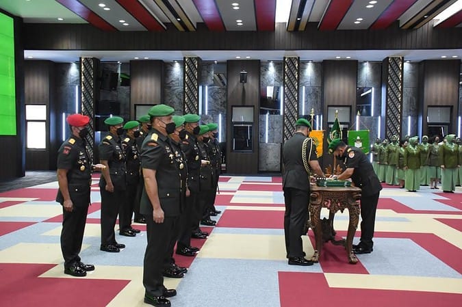 Kasad Pimpin Serah Terima Enam Jabatan Strategis TNI AD