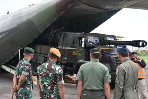 Dankodiklatad Tinjau Uji Loading dan Unloading Meriam 155 Caesar GS di Pangkalan Udara TNI AU Husein Sastranegara