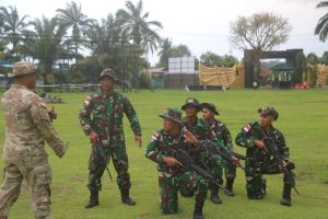 Prajurit Batalyon Raider 100/PS Latihan Pertempuran “Raid” Bersama Tim MTT SFAB US Army