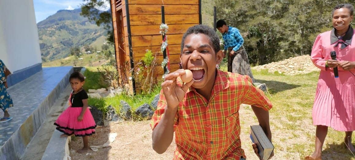 Tradisi Cari Telur Paskah, Satgas Yonif MR 412 Rayakan Paskah Bersama Masyarakat Pedalaman Papua