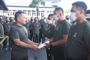 Ada Susu Serdadu Dalam Bingkisan Lebaran TNI AD