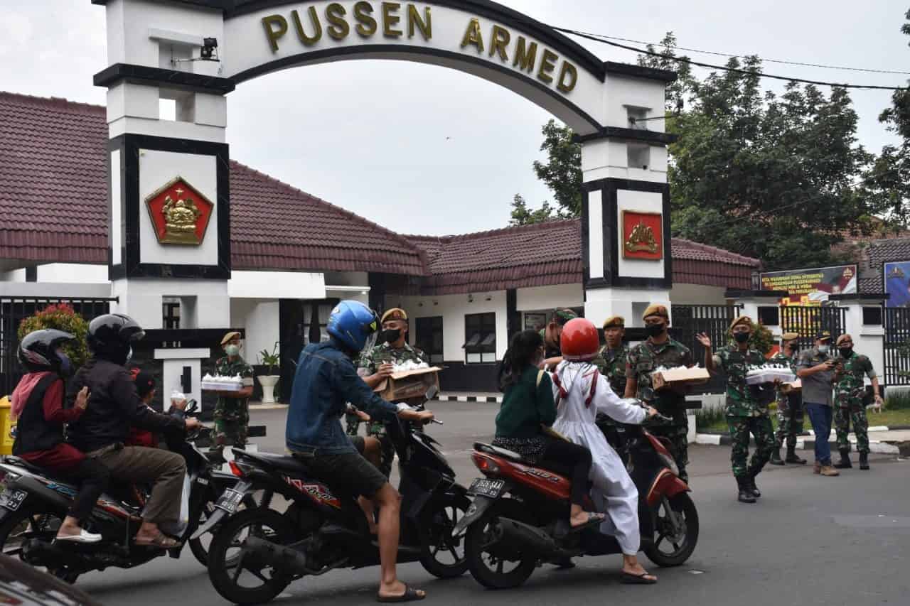 Pusenarmed Berbagi Kebahagiaan Dengan Masyarakat Kota Cimahi