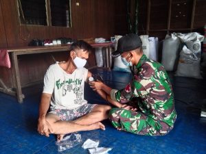 Perbaiki Saluran Air, Satgas Yonif R 408 Alirkan Air ke Honai Masyarakat Sinak