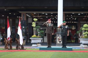 Terima Kunjungan Kehormatan Panglima AD Singapura, Kasad Apresiasi Kerja Sama yang Erat Antara TNI AD – AD Singapura