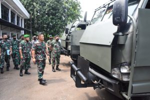Pangdam Jaya Tinjau Langsung 6 Unit Kendaraan Taktis Serta 1 Ambulans Untuk Satuan Tugas Batalyon Mekanis 203/AK