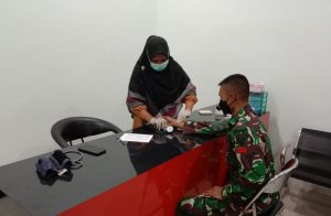 Satgas Kodim Maluku Utara Yonif RK 732/Banau bantu Warga Yang Membutuhkan Donor Darah