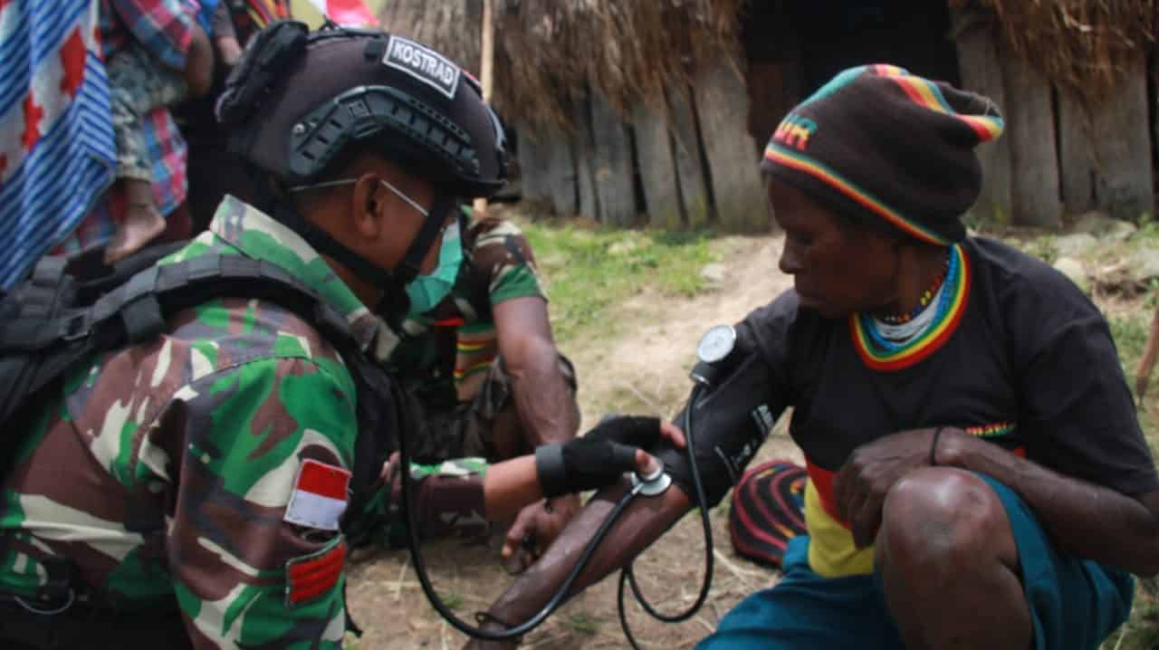 Satgas Yonif MR 412 Kostrad Gelar Yankes Gratis di Pedalaman Papua
