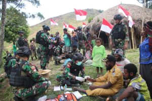 Satgas Yonif MR 412 Kostrad Gelar Yankes Gratis di Pedalaman Papua