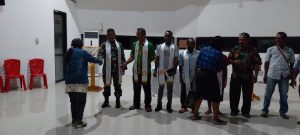Bukti Kepercayaan Masyarakat, Anggota Satgas Pamtas Yonif 711/Rks di Daulat Menjadi Pengurus Pelayan Gereja GKI Skouw