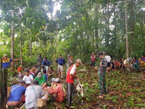 Personel Satgas Pamtas RI-Malaysia Yonif 144/JY Hadiri Ritual Adat Setelah Panen Padi di Perbatasan