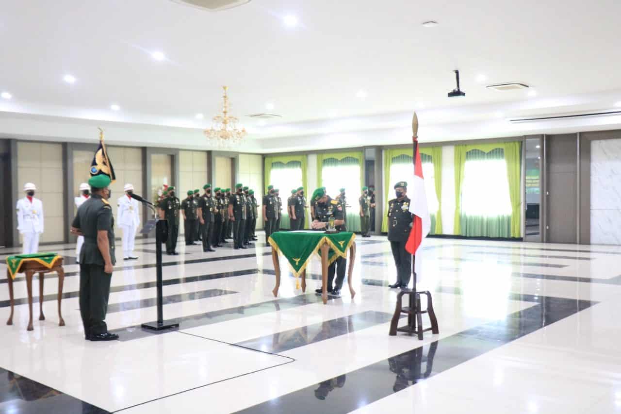 Danpuspenerbad Pimpin Sertijab Direktur Kecabangan Pusat Penerbangan TNI AD