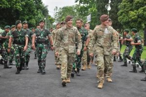 TNI AD Gelar Latihan Bersama Mobile Training Team SFAB US Army di Yonif PR 502/UY Kostrad