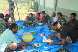 Berhasil Budidaya Ikan Lele, Satgas Yonif 126/KC Panen Bersama Warga Papua
