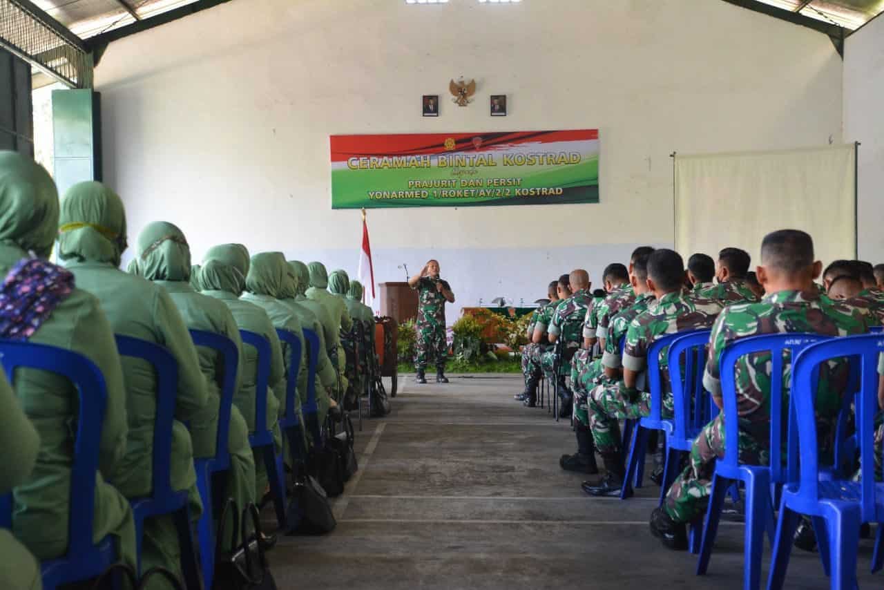 Penyuluhan Bintal Bagi Personel Militer, PNS dan Persit KCK Yonarmed 1/Roket/AY Kostrad