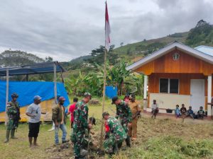Satgas Yonif R 142/KJ Perkokoh Patriotisme dan Cinta Tanam Air Masyarakat Papua