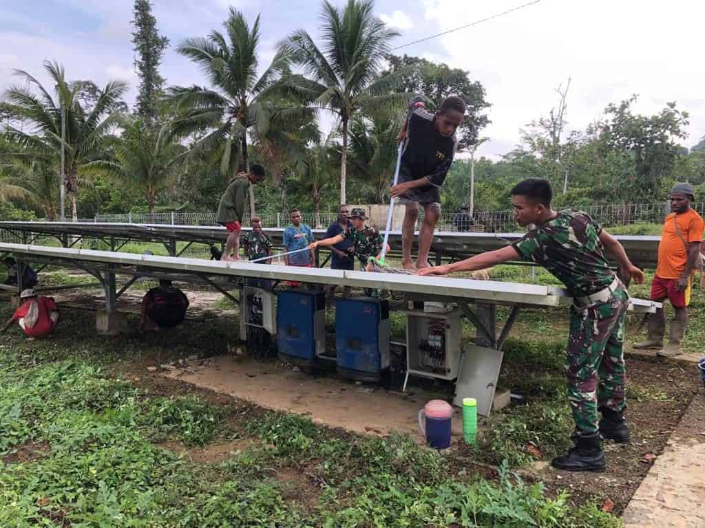 Terangi 120 KK, Satgas Yonif 126/KC Atasi Kegelapan di Perbatasan Papua