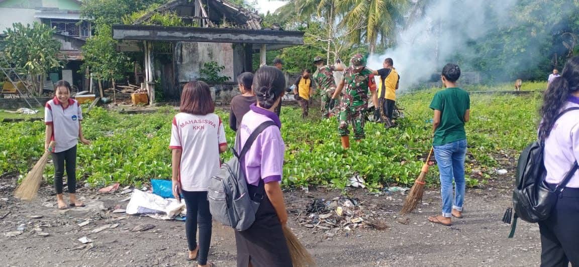 Sinergitas Satgas Yonarhanud 11/WBY, Polri dan Masyarakat Bersihkan Terminal Desa Kamal