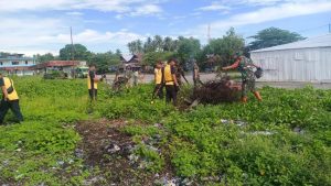 Sinergitas Satgas Yonarhanud 11/WBY, Polri dan Masyarakat Bersihkan Terminal Desa Kamal